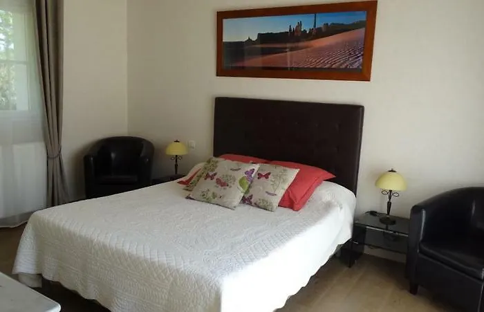 Oda ve Kahvaltı Les Mandalas Chambres D'hotes Pornic